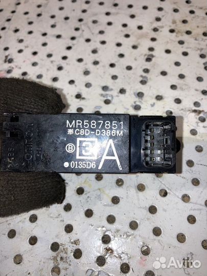 Кнопка стеклоподьемника Mitsubishi Lancer 9 1.6