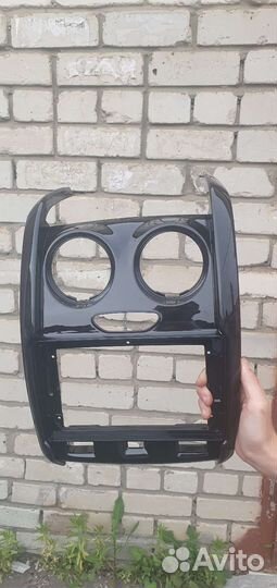 Продам рамку магнитолы рено дастер
