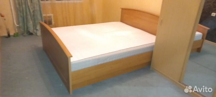 Кровать