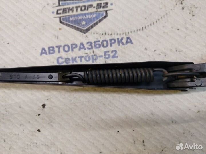 Поводок стеклоочистителя правый Honda CR-V1 RD1