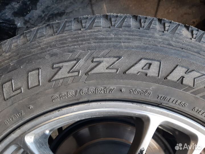 Bridgestone Blizzak DM-Z3 225/65 R17