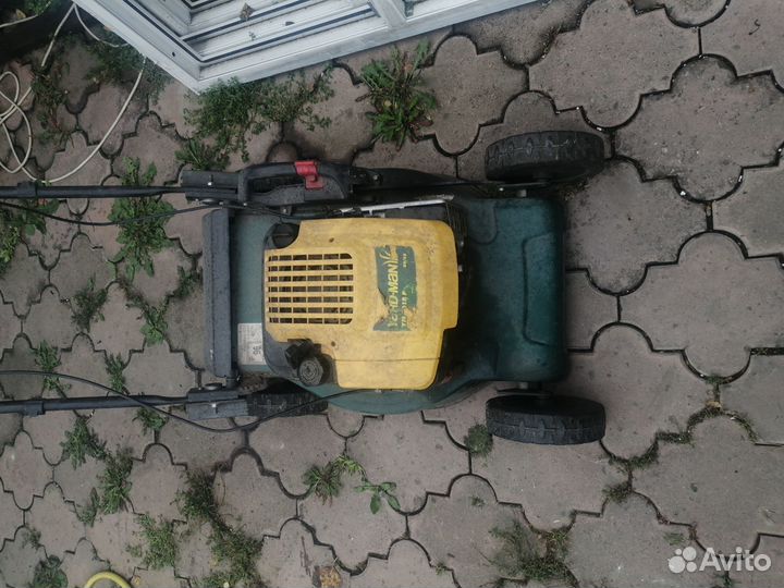 Продам газонокосилку