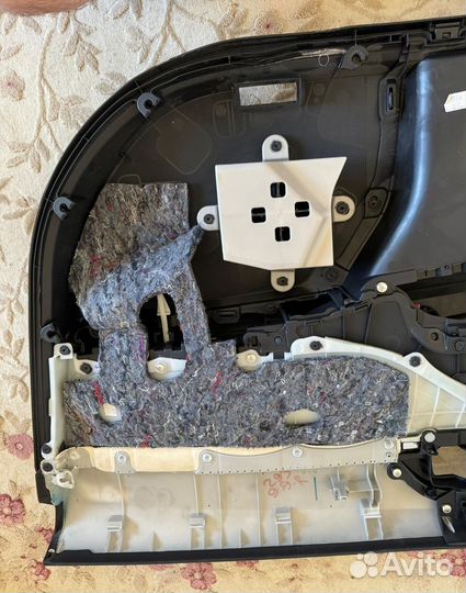 Обшивка двери Camry v70 задняя левая