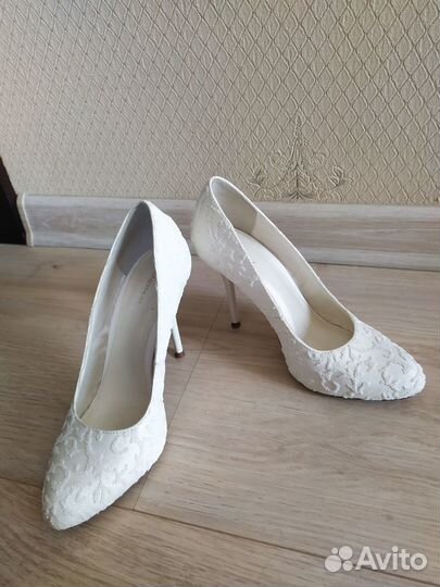 Туфли женские белые 37 размер
