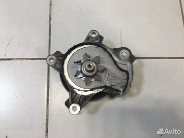 Насос водяной помпа Toyota Avensis T270 ZRT271 200