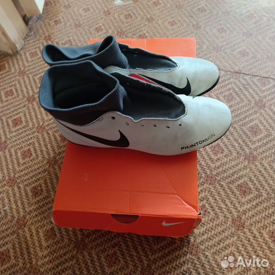 Футбольные бутсы nike