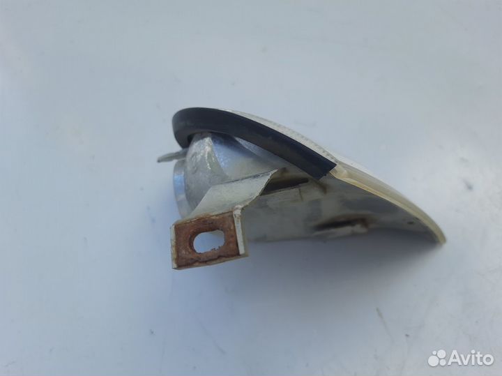 Поворотник левый Skoda Octavia A4 Tour