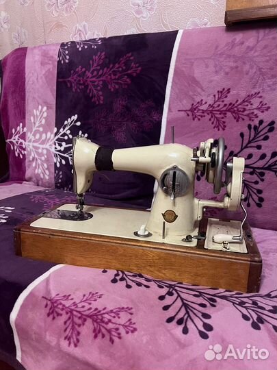 Швейная машина пмз им Калинина белая