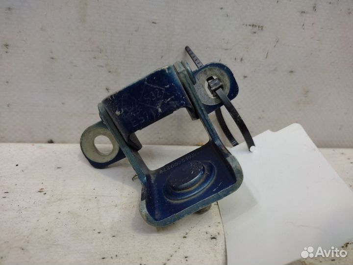 Петля крышки багажника Renault Duster 2010