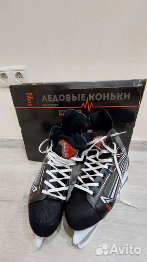 Коньки хоккейные