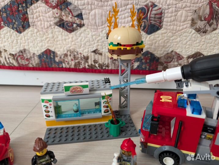 Конструктор Lego 60214 City Пожар в бургер-кафе