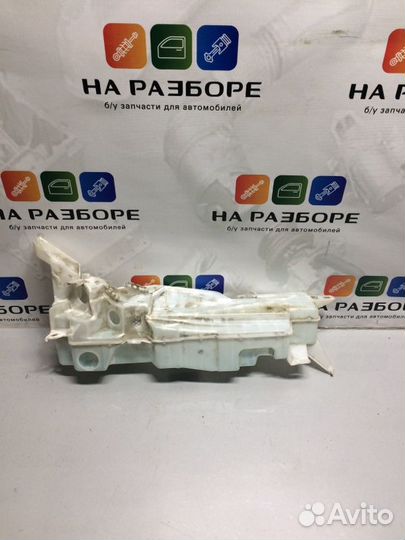 Бачок омывателя Toyota Land Cruiser 200
