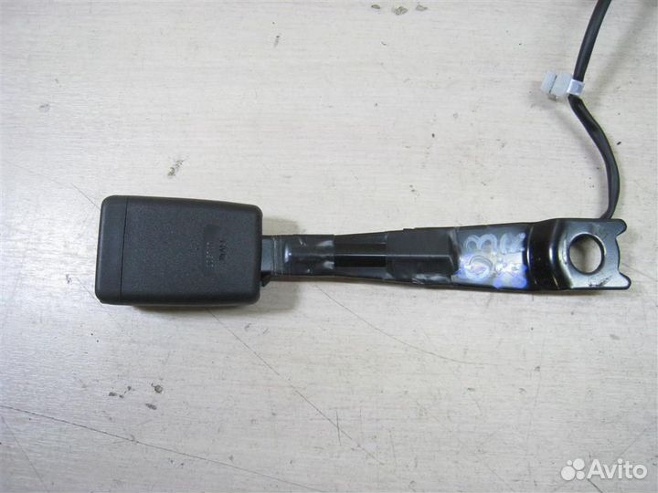 Замок ремня безопасности передний правый Toyota V