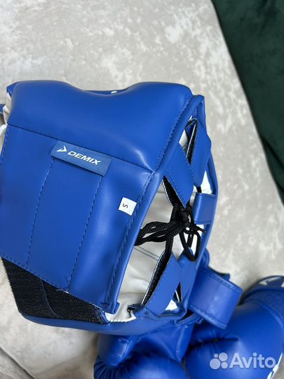 Боксерские перчатки и шлем