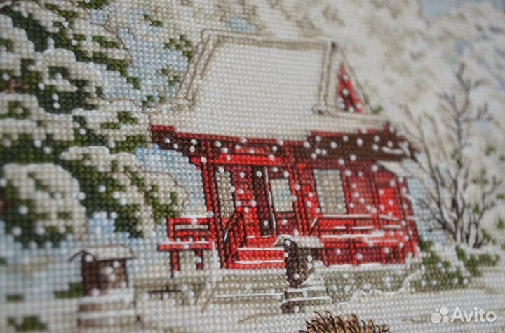 Картина вышитая крестом, размер 39 на 29,5 см