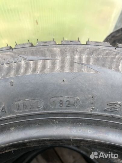 Roadstone Winguard 21.5/60 R17 100T