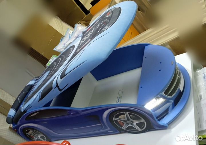 Детская кровать машина