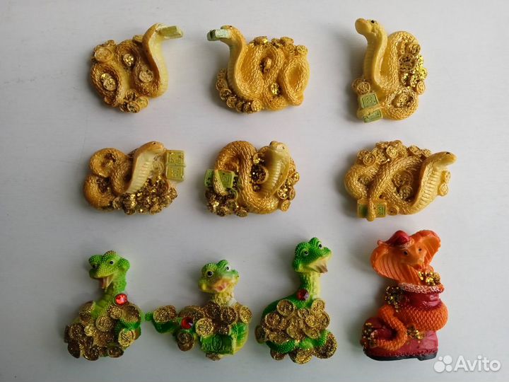 Магниты на холодильник - собачки, змеи