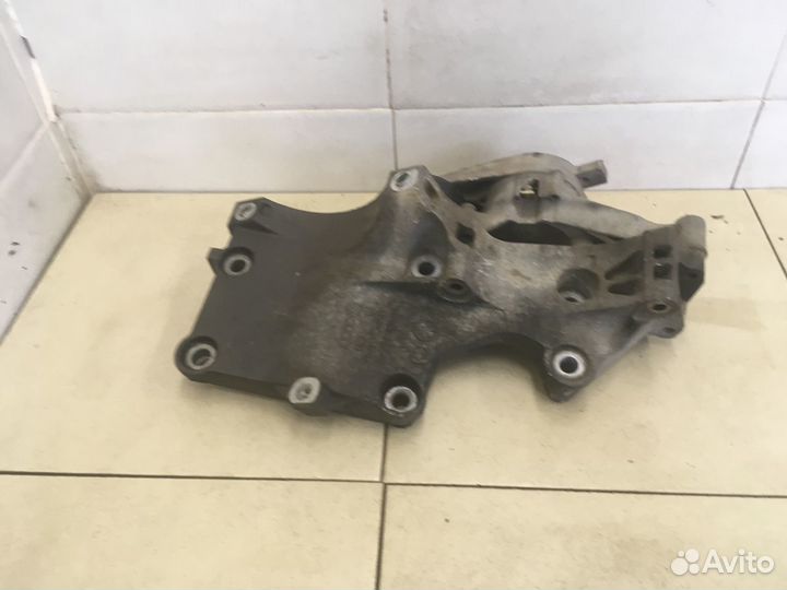 Кронштейн генератора Passat B6 2005-2010