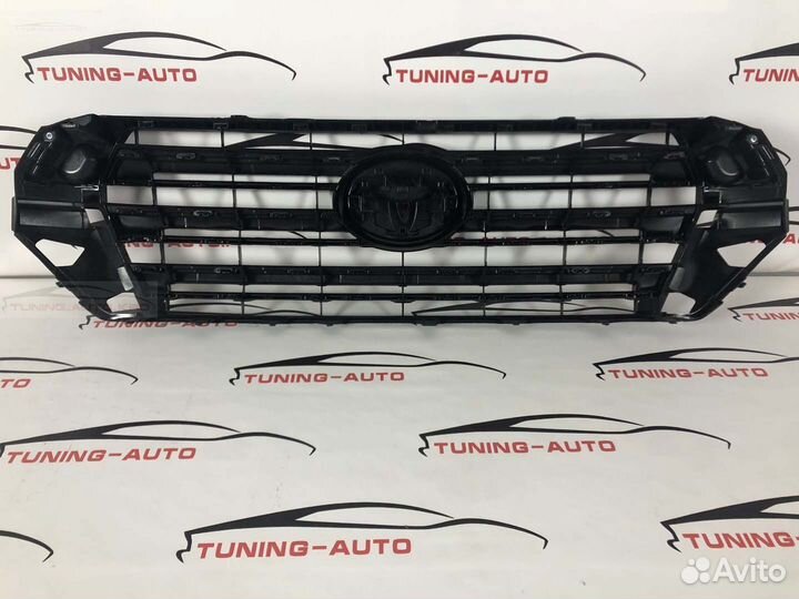 Решетка радиатора Тойота LC 200 с 2016г Executive