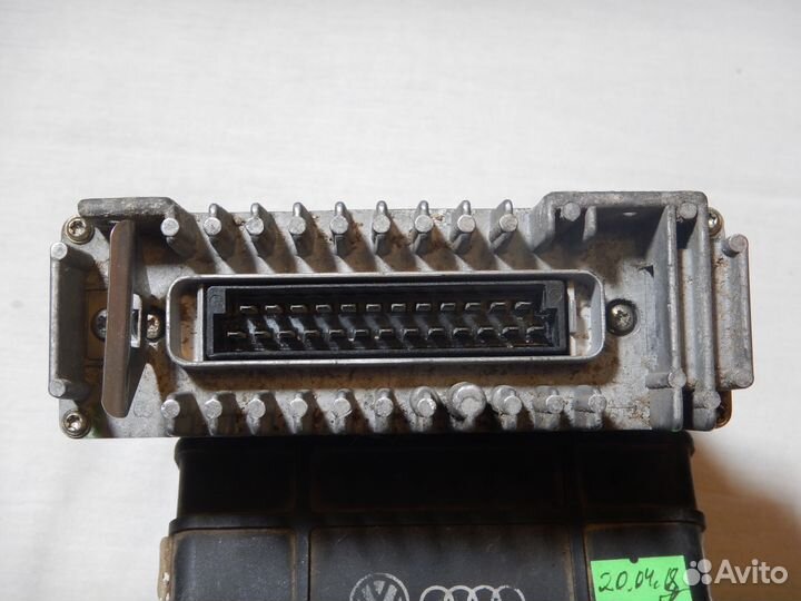 Эбу VW Passat B3 Golf 1.8л бензин 037906022