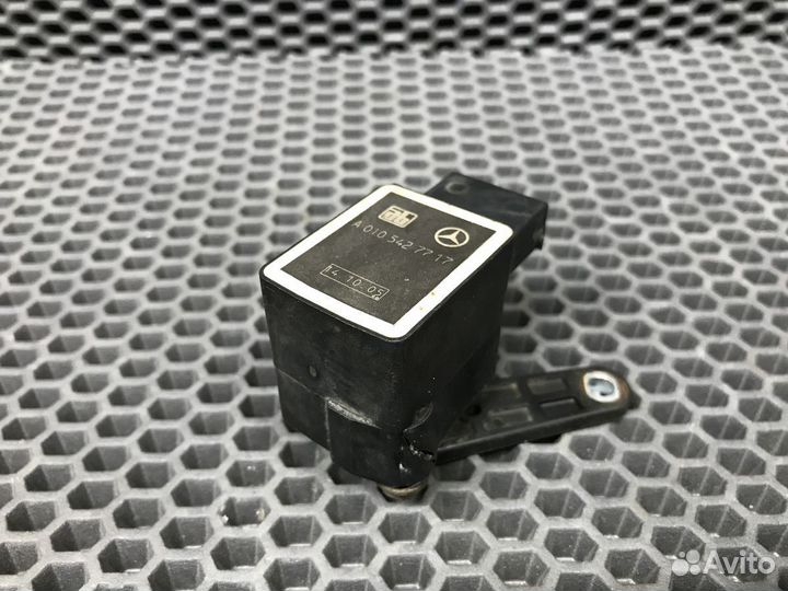 Датчик угла наклона фар mercedes A0105427717