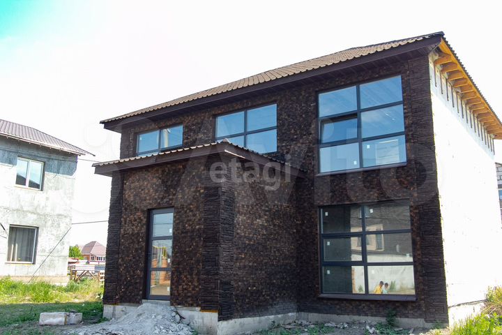 Коттедж 200 м² на участке 6 сот.