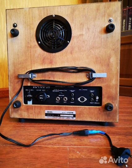 Катушечный магнитофон akai 1722W