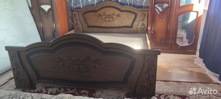 Кровать двухспальная с матрасом 160 200