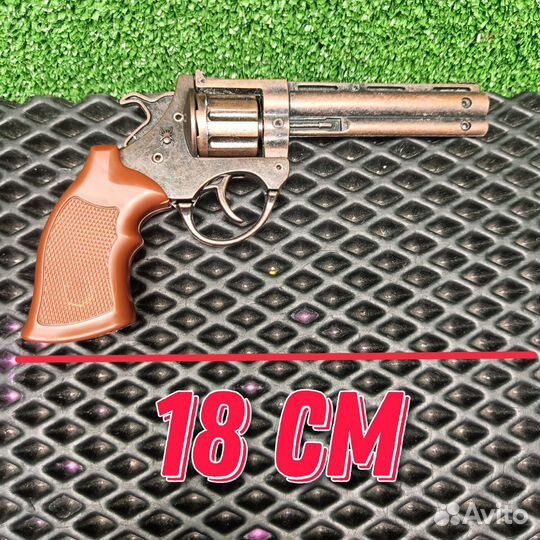 Металлический револьвер пугач пистоны