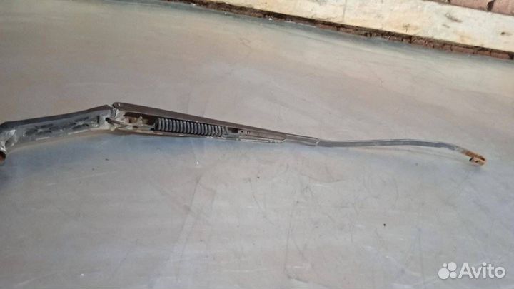 Поводок стеклоочистителя правый правой Mitsubishi