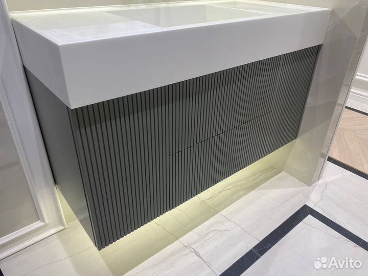 Раковина в ванную из искусственного камня с тумбой