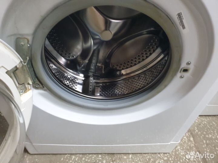 Стиральная машина Indesit/узкая