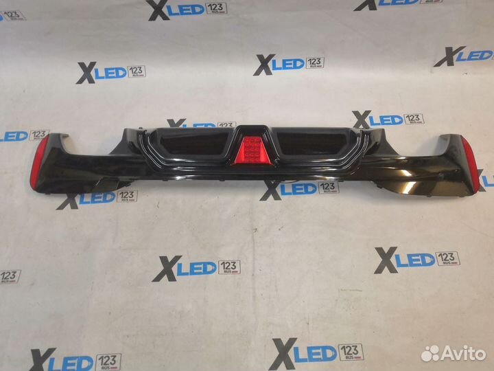 Диффузор G30 M5 CS F90 стиль с фонарем глянец