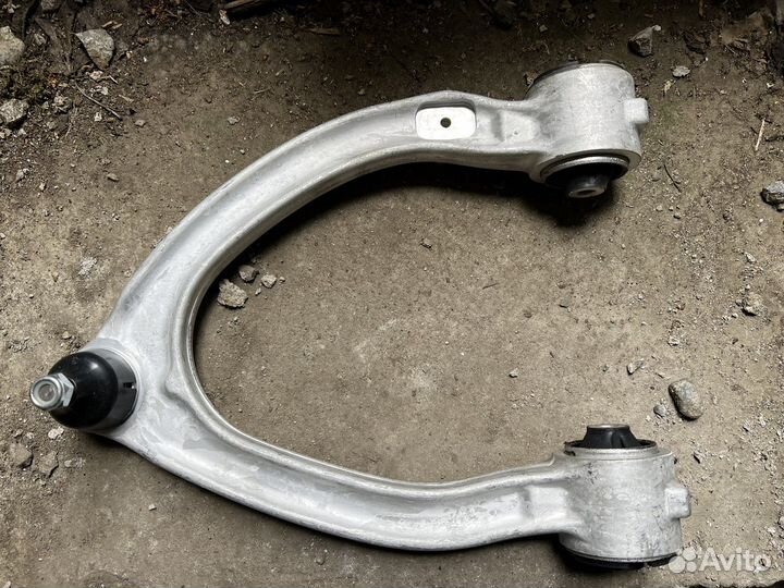 Рычаг верхний Mercedes w220