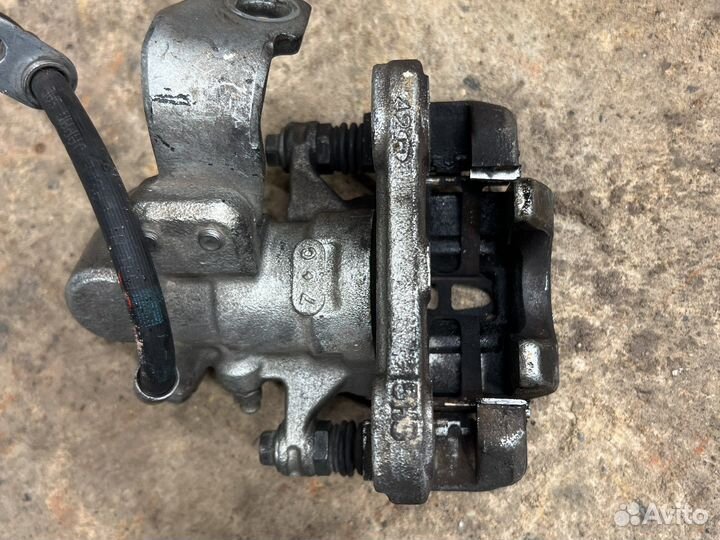 Honda civic 9 4д задний левый правый суппорт