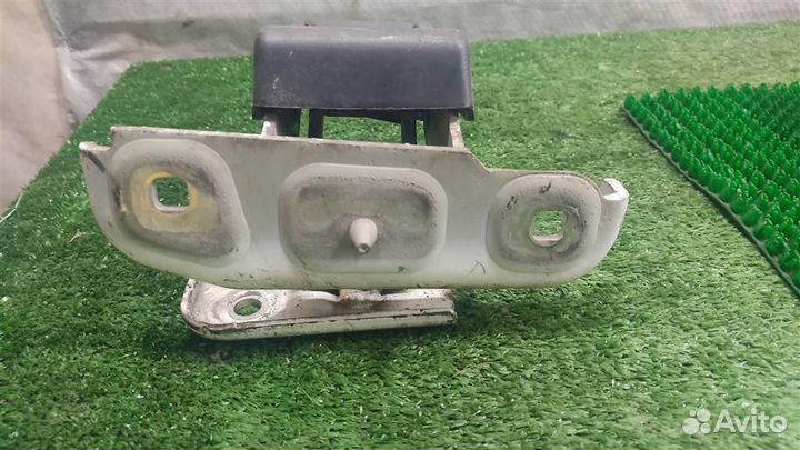 Петля двери левая Peugeot Expert 2010