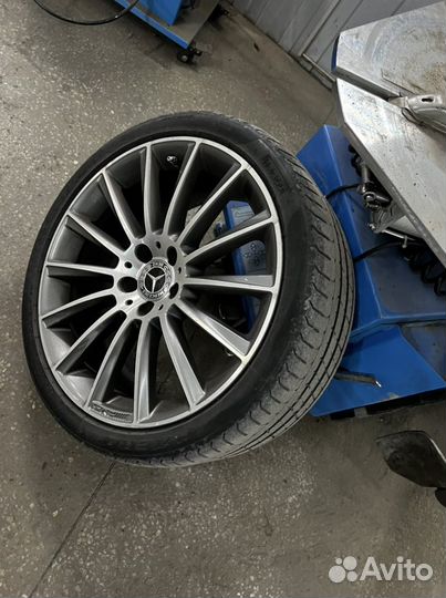 Pirelli P Zero 255/35 R19 и 285/30 R19