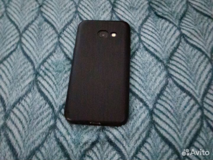 Samsung Galaxy A3 (2017) SM-A320F/DS, 2/16 ГБ