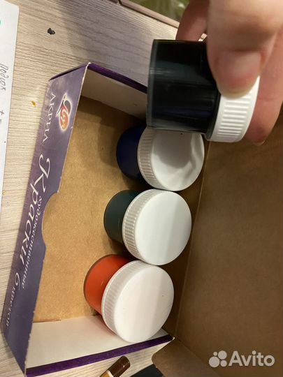 Акриловые краски для творчества разные