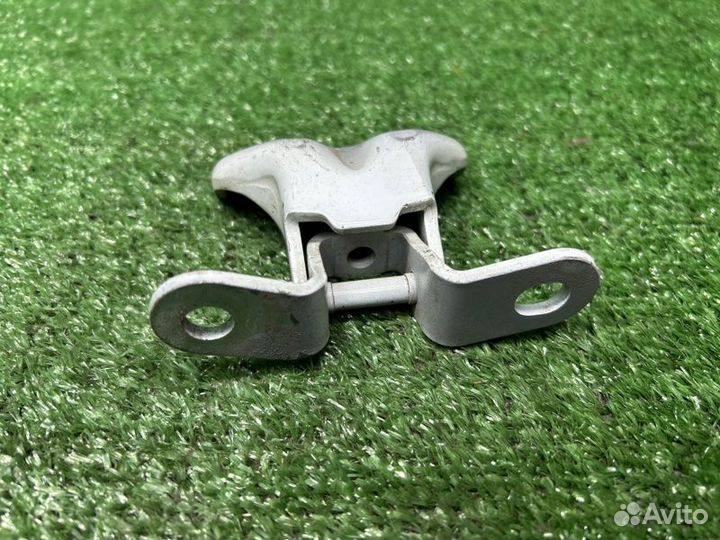 Петля двери передняя правая Kia Rio 3