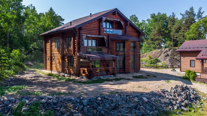 Дом 425 м² на участке 80 сот.