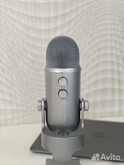 Микрофон Blue Yeti Серый