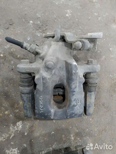 Суппорт задний Toyota Corolla 150