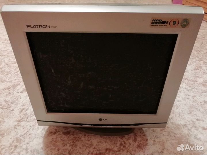 Монитор LG flatron F700P 17