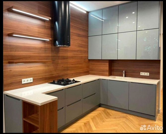 Угловая кухня в дом