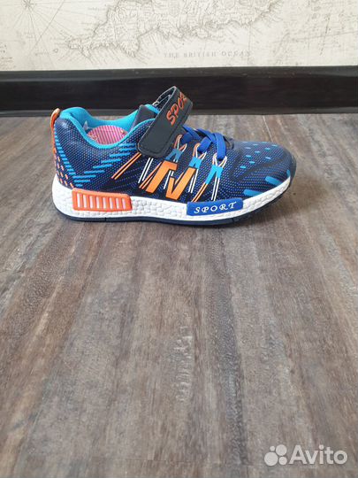 Кроссовки детские новые