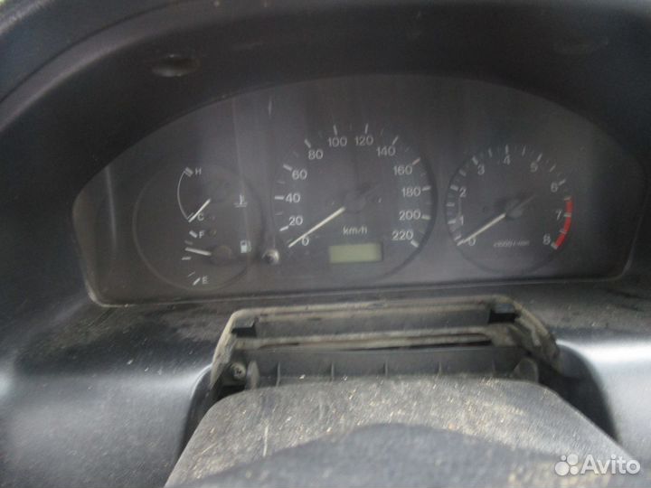Панель приборов Mazda 323