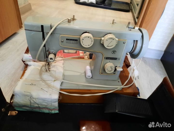 Продам швейную машинку