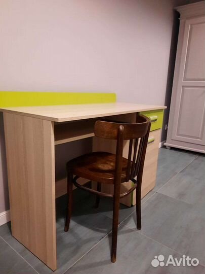 Детский письменный стол